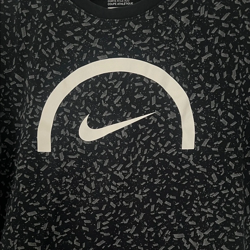 Nike Black and White Short Sleeve Tee - Picture 3 of 4